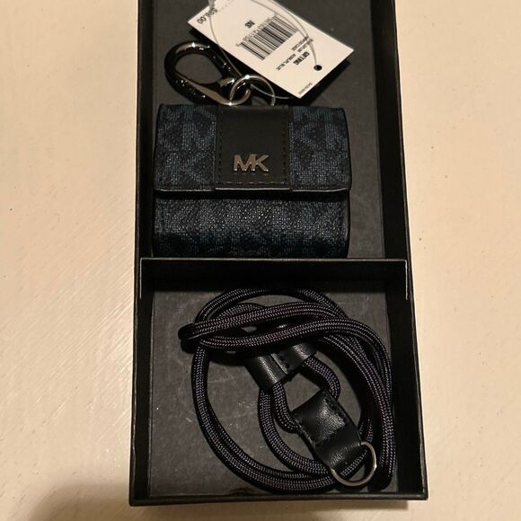 Michael Kors Signature Logo AirPod Case Blue Classic Logo Print Clip Lanyard NWT - Picture 4 of 8